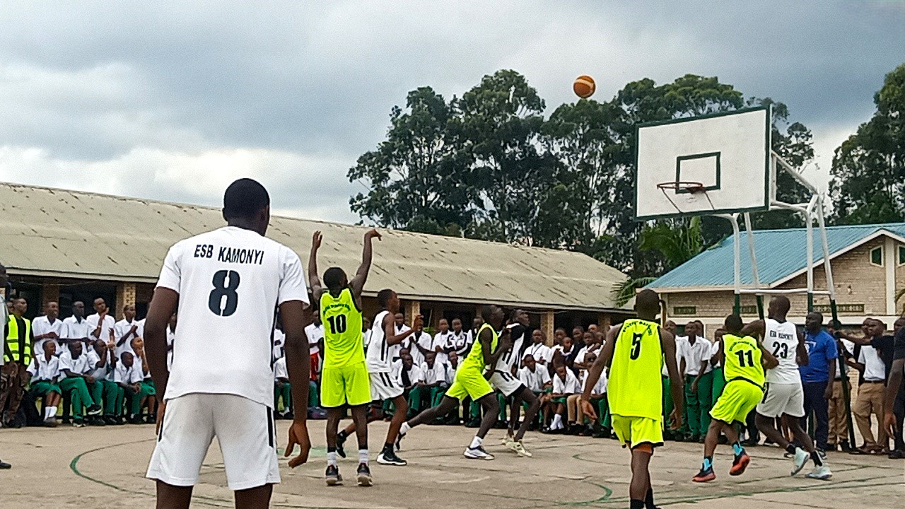final-matches-at-the-provincial-level-intense-basketball-action-at-ecole-de-science-byimana